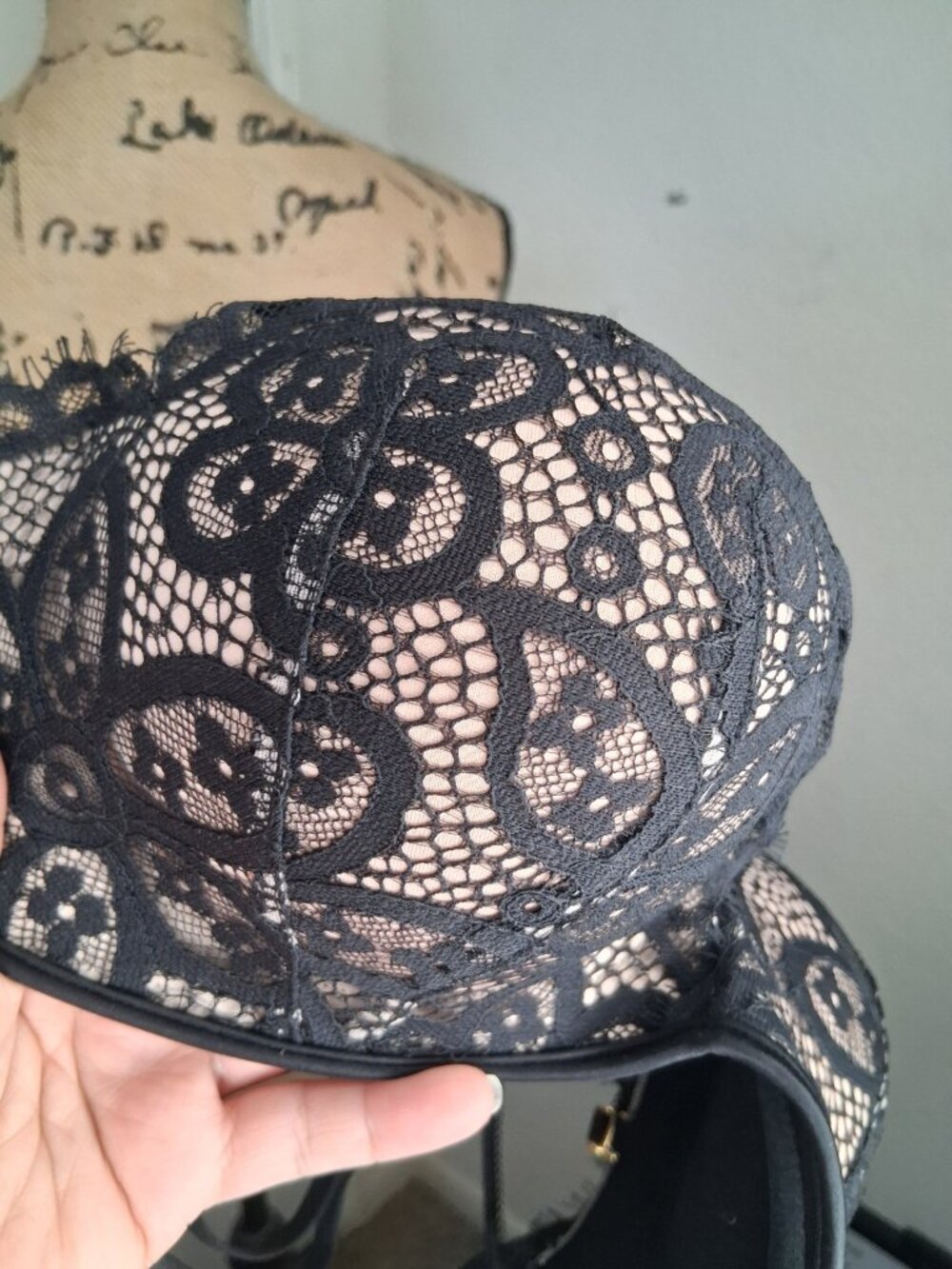 Victoria’s Secret Bombshell Black Lace Push-Up Bra 36A - Picture 9 of 12